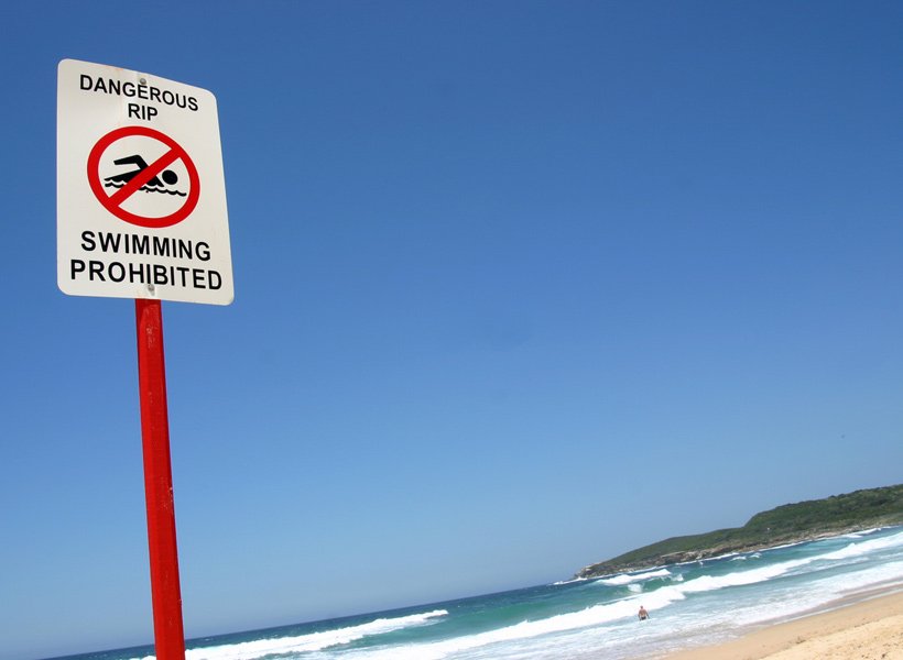 Rip tide warning sign at a beach